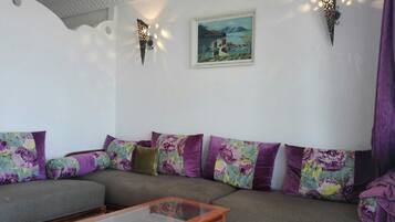 Comfort Apartment, 2 Bedrooms | 2 bedrooms, blackout drapes, bed sheets