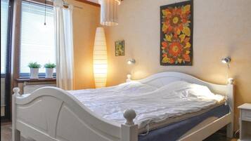 2 Schlafzimmer, Reisekinderbett