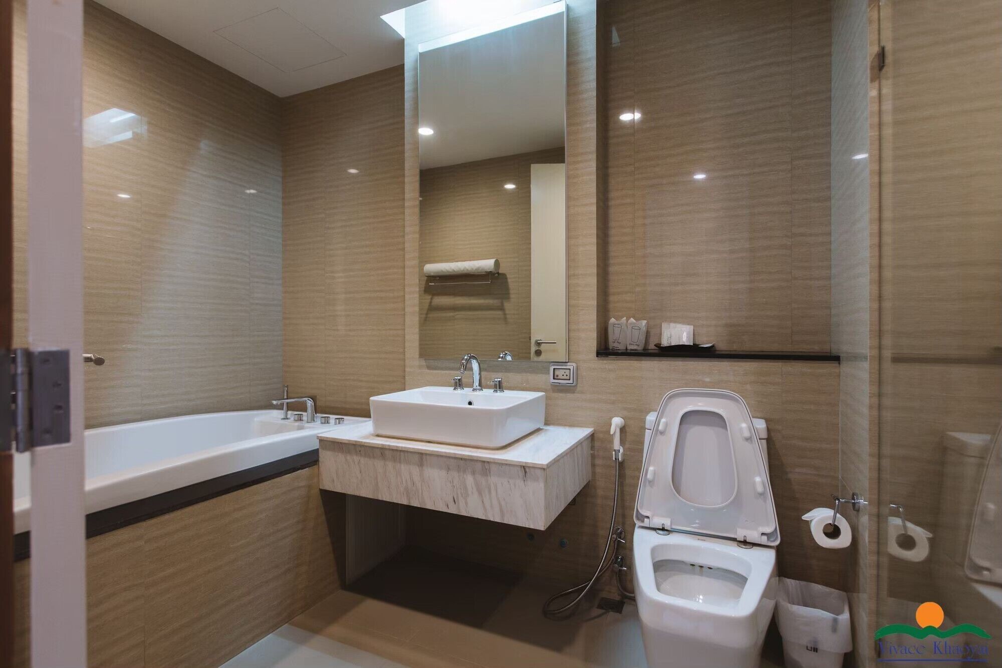 deluxe king bed (bathtub) | 1 bedroom, premium bedding, minibar, in-room safe