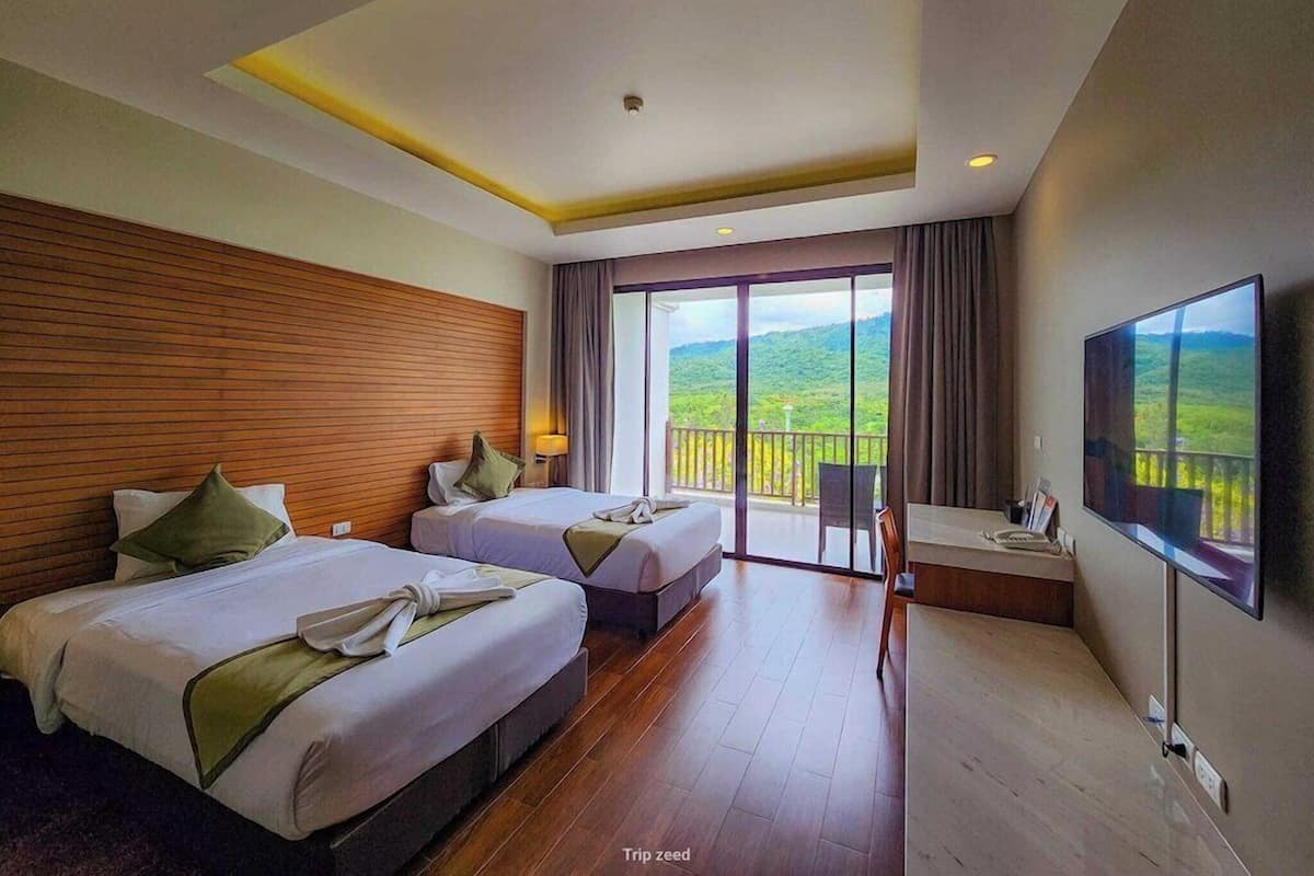 Premium bedding, minibar, in-room safe, desk