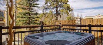 Corral 3bd / 3ba, Downtown Breckenridge, 3 camas de matrimonio grandes, walk to Ski Lift, Jacuzzi