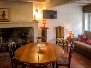 Apartment, Private Bathroom (Gîte Cadre Noir) | Miscellaneous