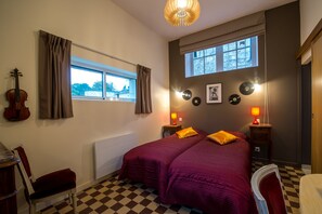 Twin Room, Private Bathroom (Aile)