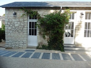 Twin Room, Private Bathroom (Aile) | Exterior