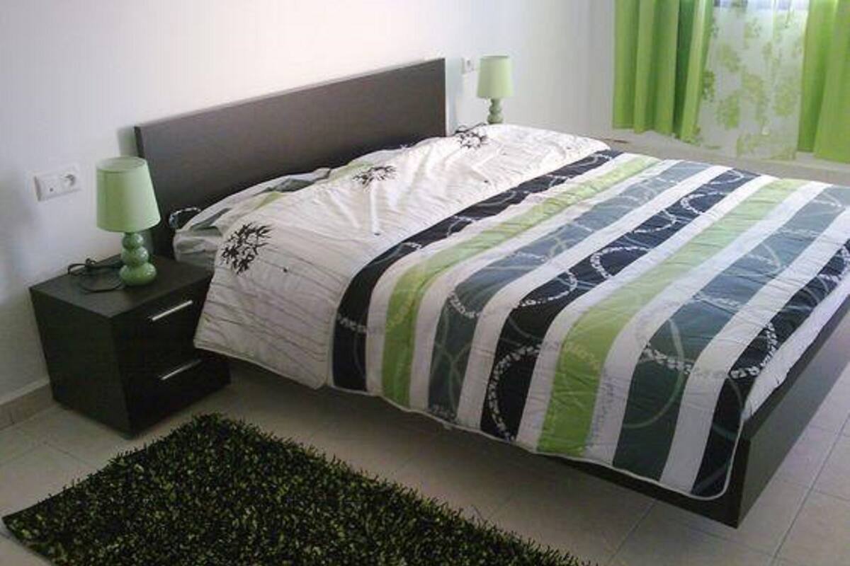Apartamento Confort | Cortinas opacas, mobiliario individual, ropa de cama