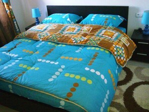 Deluxe Apartment, 3 Bedrooms | Individually furnished, blackout drapes, bed sheets