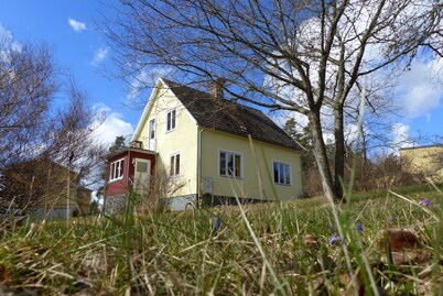 Quietly located cozy vacation home with a view, sauna and wood-burning stove
