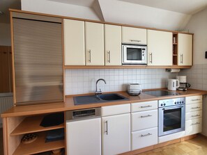 Refrigerador, microondas, horno y lavavajillas