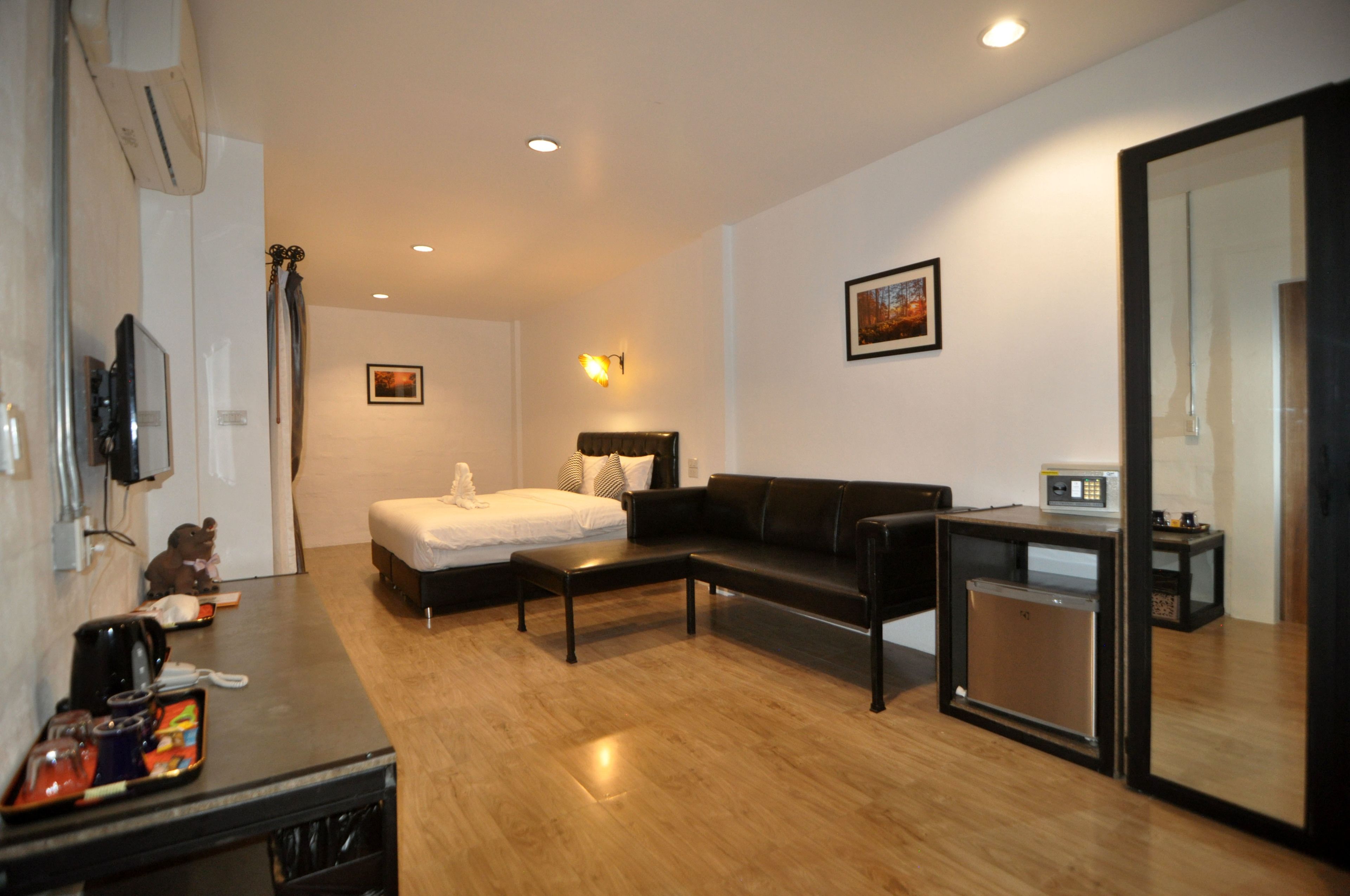 superior room | in-room safe, individually decorated, individually furnished