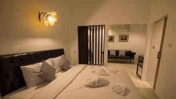 Superior Room | Cofres nos quartos, individualmente decorados