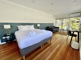 华丽开间套房, 阳台, 花园景观 | 特色装修、特色家居、免费婴儿床、免费 WiFi