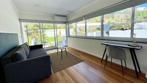 A modern living room with a sofa, a desk, and a chair. - My Angra Charming House (Angra do Heroismo)