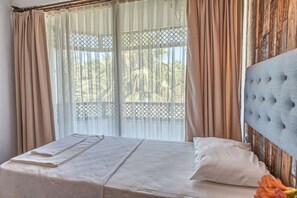 Habitación doble estándar | Escritorio, cunas gratuitas y wifi gratis 