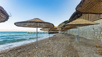 Private beach, free beach shuttle, sun-loungers, beach umbrellas