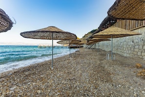 Private beach, free beach shuttle, sun-loungers, beach umbrellas