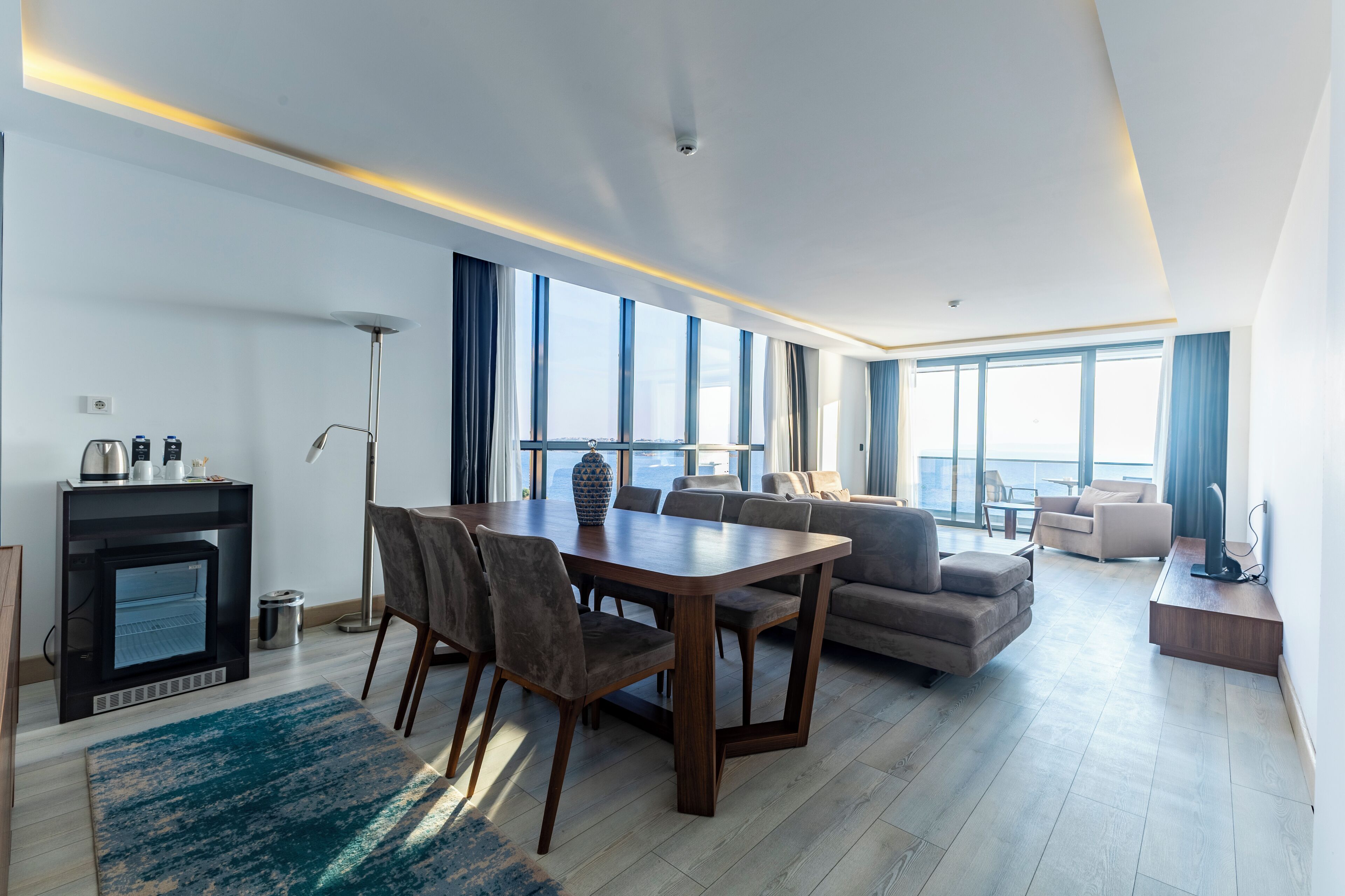 executive suite | minibar, in-room safe, soundproofing, free wifi