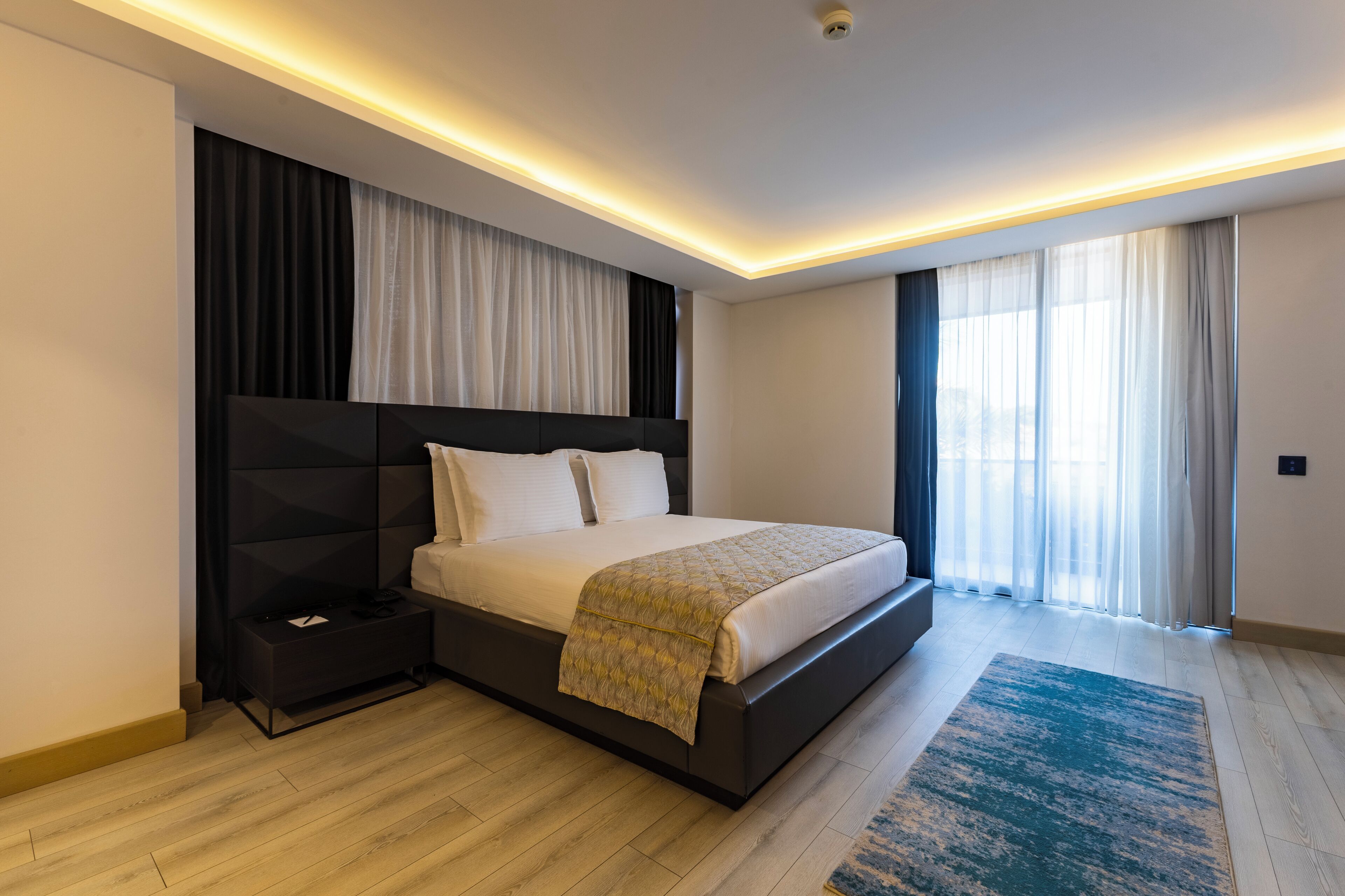 executive suite | minibar, in-room safe, soundproofing, free wifi