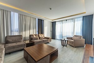 Executive Süit | Minibar, odada kasa, ses yalıtımı, ücretsiz kablosuz İnternet