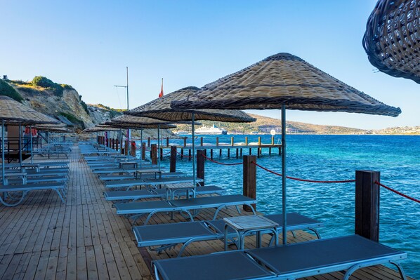 Private beach, free beach shuttle, sun-loungers, beach umbrellas