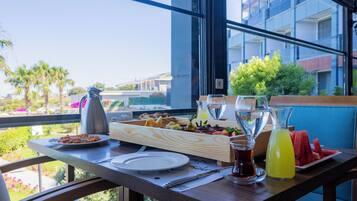 Daily continental breakfast (TRY 750 per person)