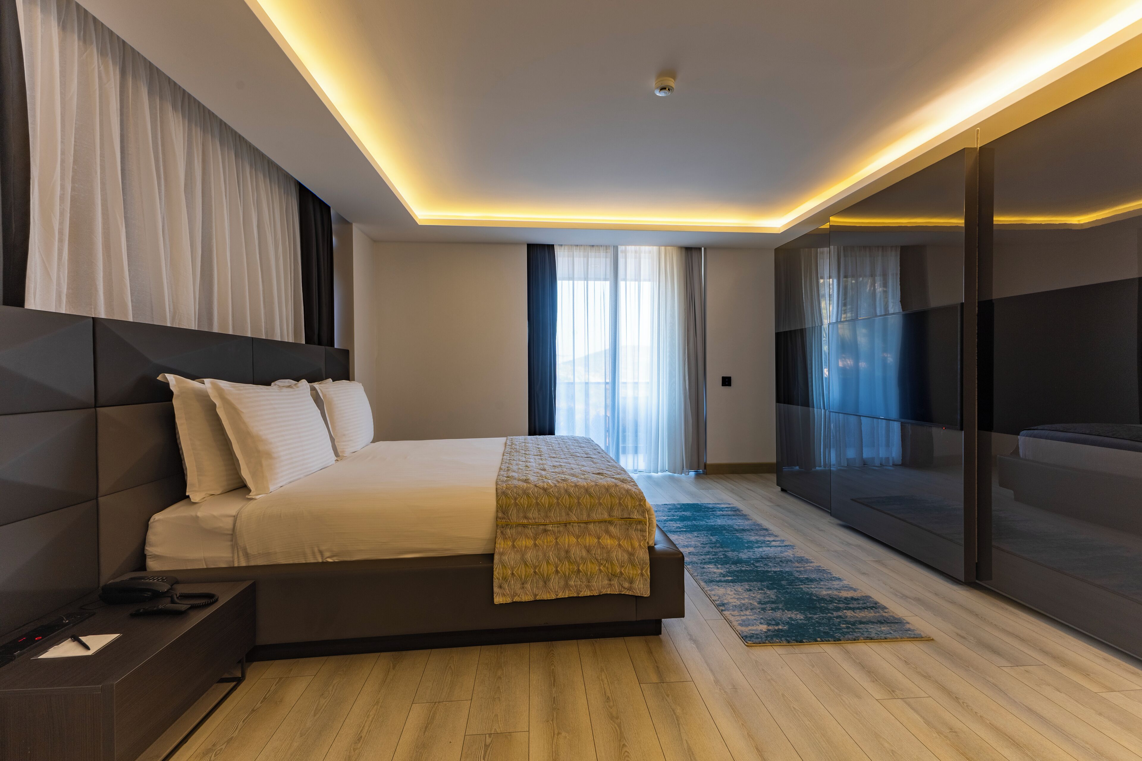 executive suite | minibar, in-room safe, soundproofing, free wifi
