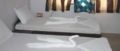 Royal Room, Non Smoking | Premium bedding, desk, rollaway beds, free WiFi