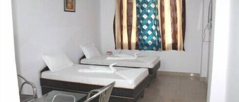 Royal Room, Non Smoking | Premium bedding, desk, rollaway beds, free WiFi