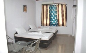 Royal Room, Non Smoking | Premium bedding, desk, rollaway beds, free WiFi - Hotel Ankur (Patna)