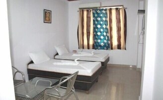 皇家客房, 无烟房 | 高档床上用品、办公桌、折叠床/加床（额外收费）、免费 WiFi