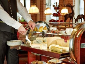 Daily buffet breakfast for a fee - Hotel Eurener Hof (Trier)