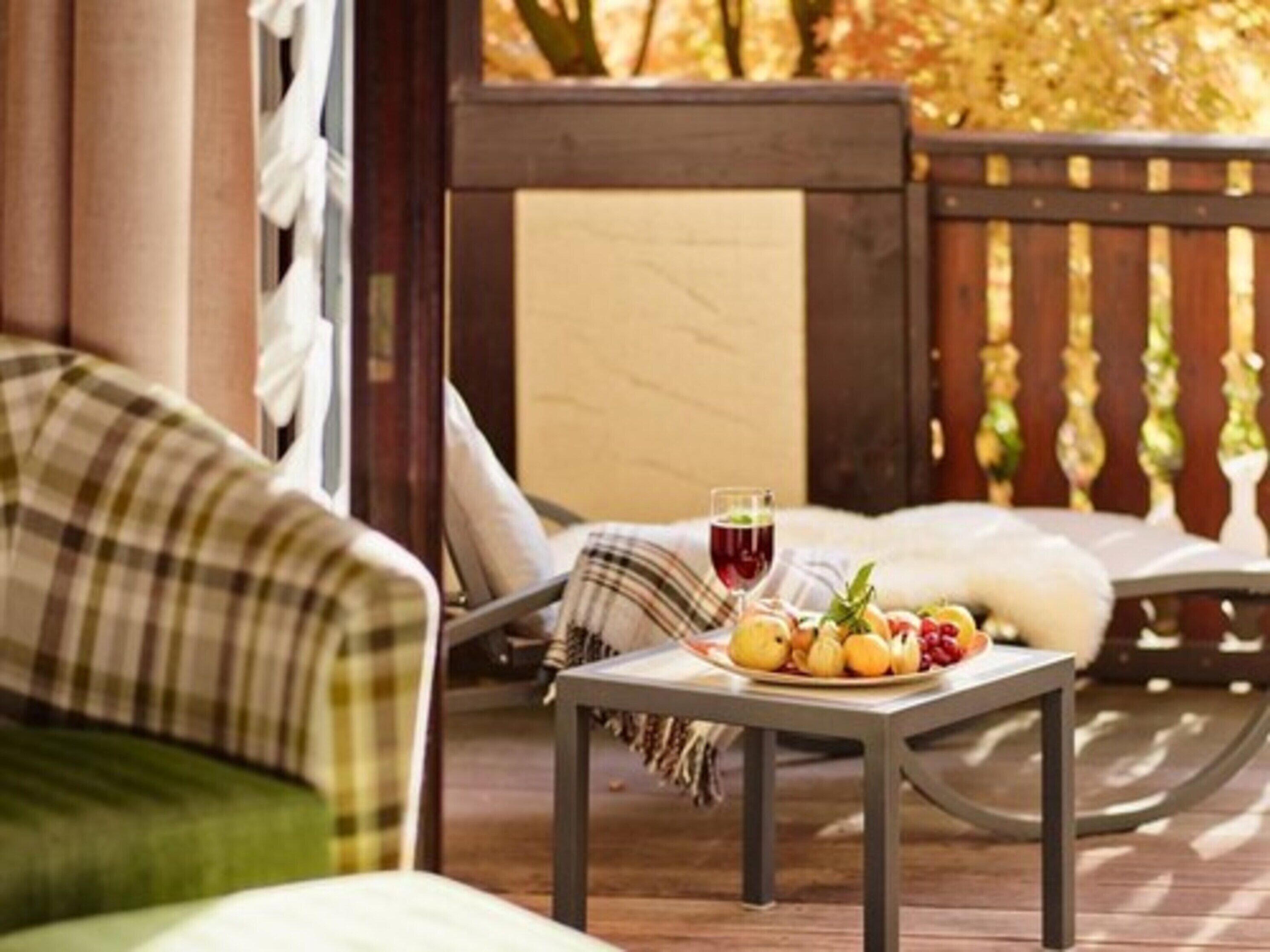 Hypo-allergenic bedding, down comforters, in-room safe