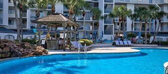 A must Sea! Updated 7th floor unit. Spectacular views, large balcony.