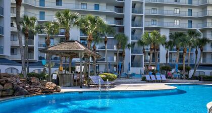 A must Sea! Updated 7th floor unit. Spectacular views, large balcony.