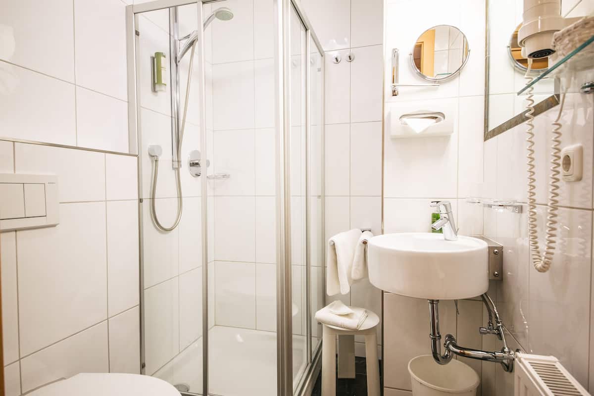 single room | bathroom | shower, free toiletries, hair dryer, bathrobes