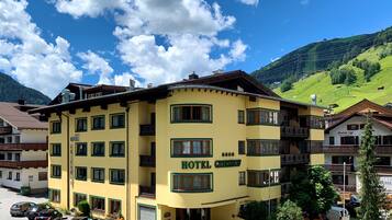 Hotel Grieschhoff offers stunning mountain views from its balconies.