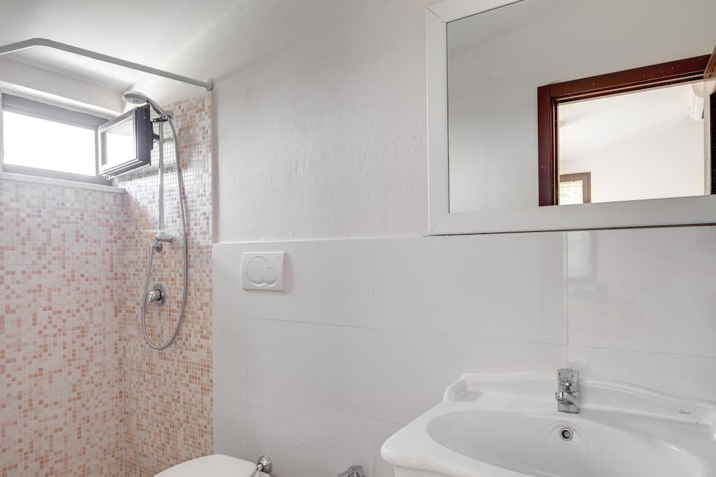 Superior Apartment, 2 Bedrooms | Bathroom shower
