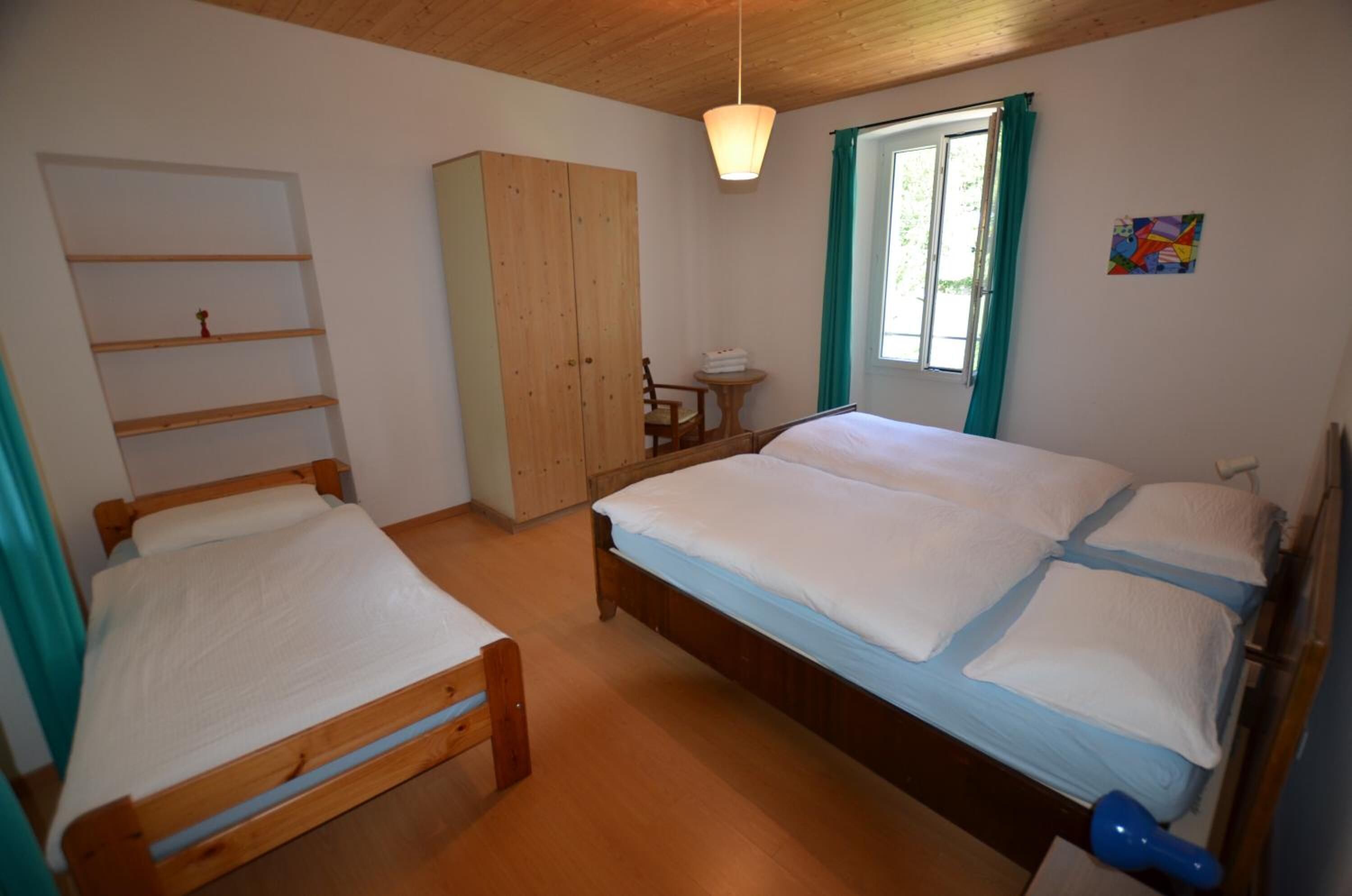 desk, rollaway beds, free wifi, bed sheets