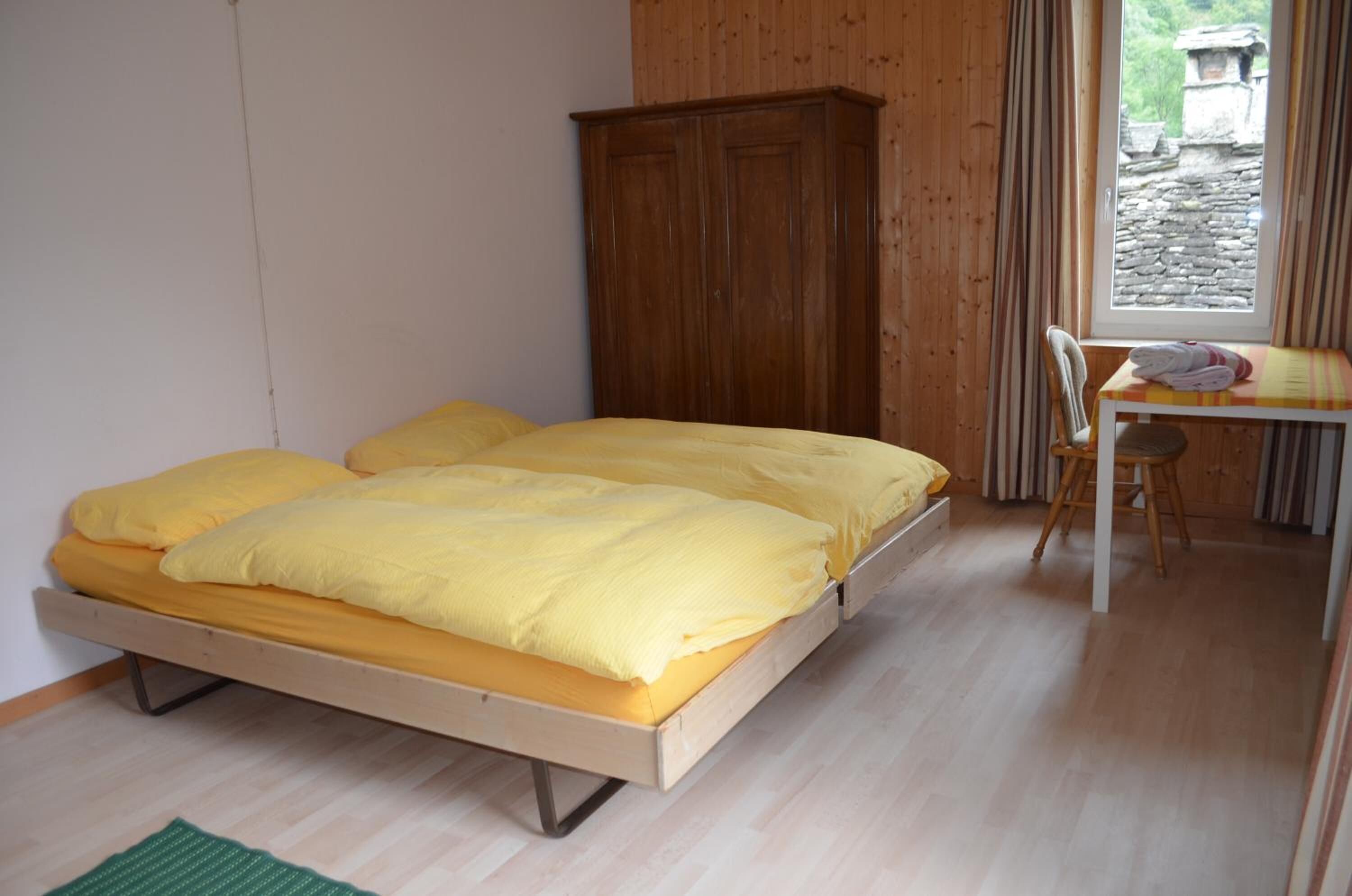 desk, rollaway beds, free wifi, bed sheets