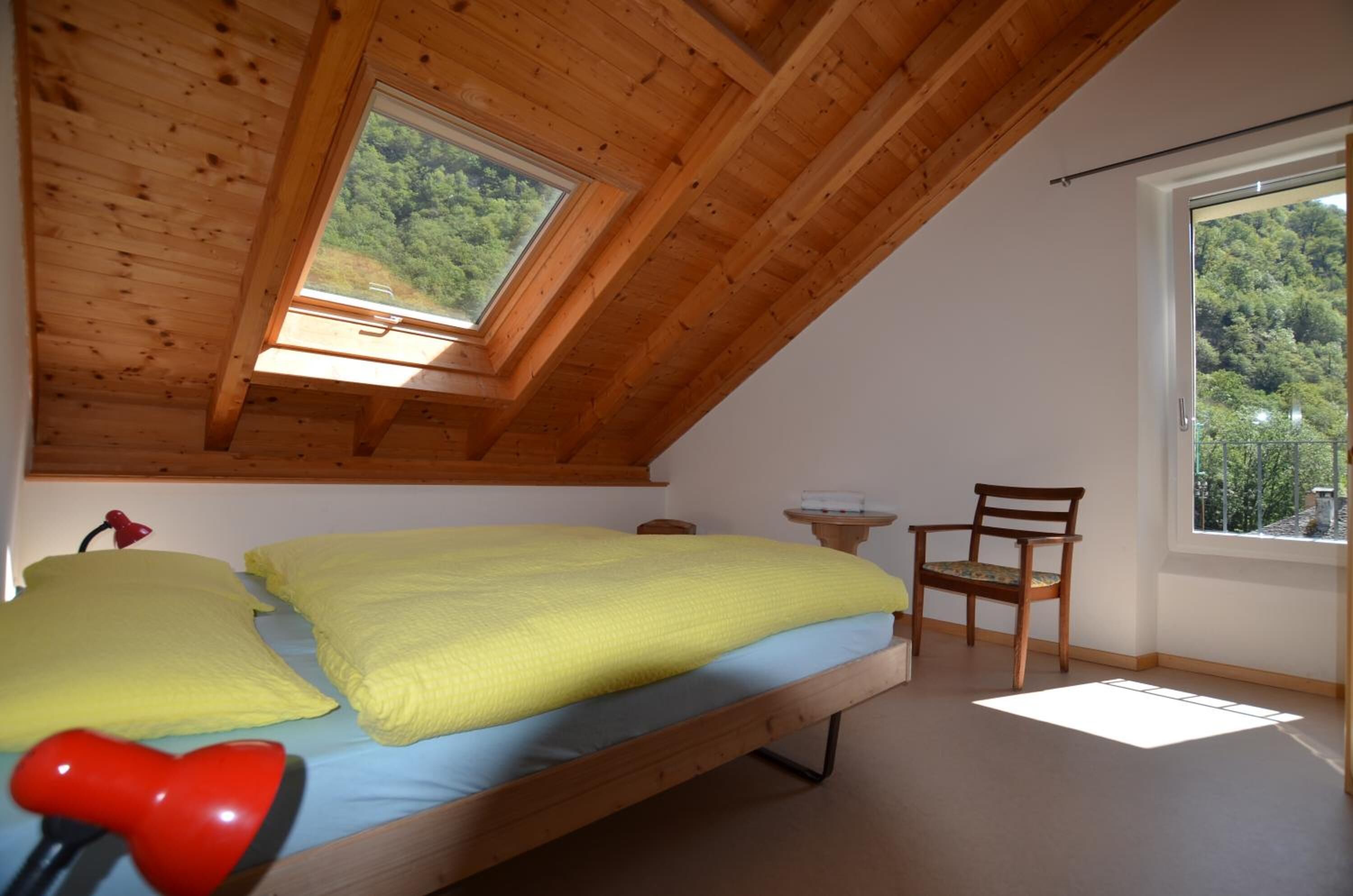 desk, rollaway beds, free wifi, bed sheets