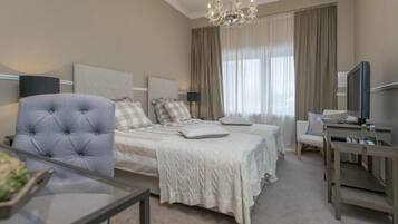 Classic Twin Room | In-room safe, iron/ironing board, free WiFi