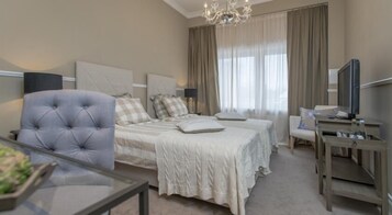 Classic Twin Room | In-room safe, iron/ironing board, free WiFi