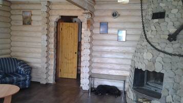 Luxury Cottage, 2 Bedrooms, Garden View | 1 bedroom, free WiFi