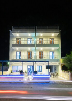 Front of property – evening/night - Hotel Perla dello Ionio (Porto Cesareo)