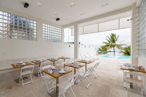 Café da manhã com buffet grátis todos os dias