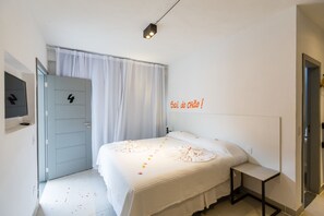 Ropa de cama de alta calidad, minibar, caja fuerte y cortinas opacas