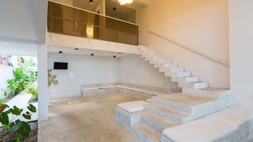 Quadrupla Standard | Area soggiorno | TV LED