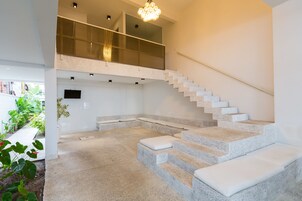 Quarto Quadruplo | Área de estar | TV LED