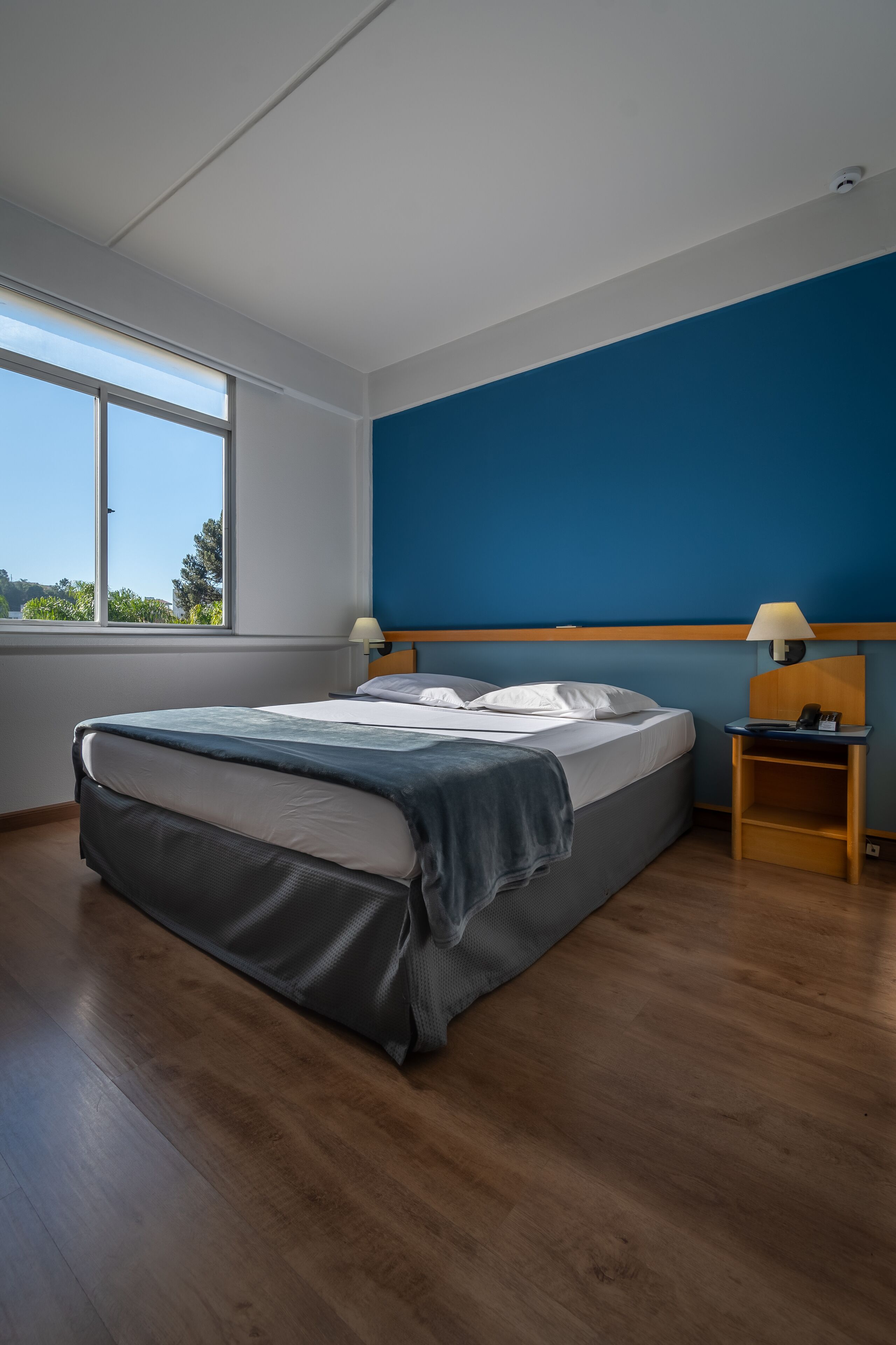 deluxe double room | minibar, in-room safe, desk, blackout curtains