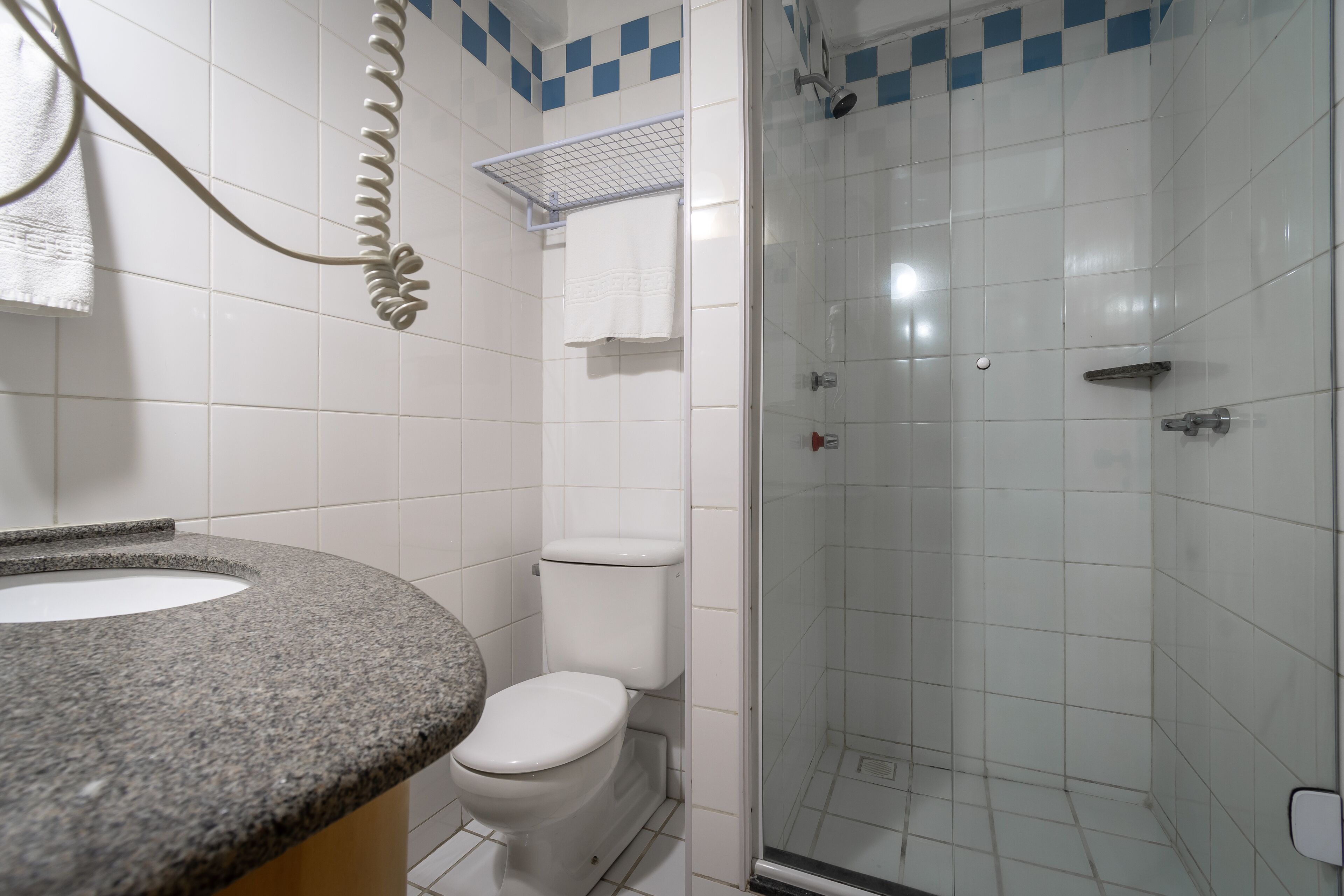 deluxe twin room | bathroom | shower, free toiletries, hair dryer, towels