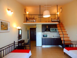Panoramic Apartment, Sea View (5) | Egyptian cotton sheets, premium bedding, in-room safe, soundproofing